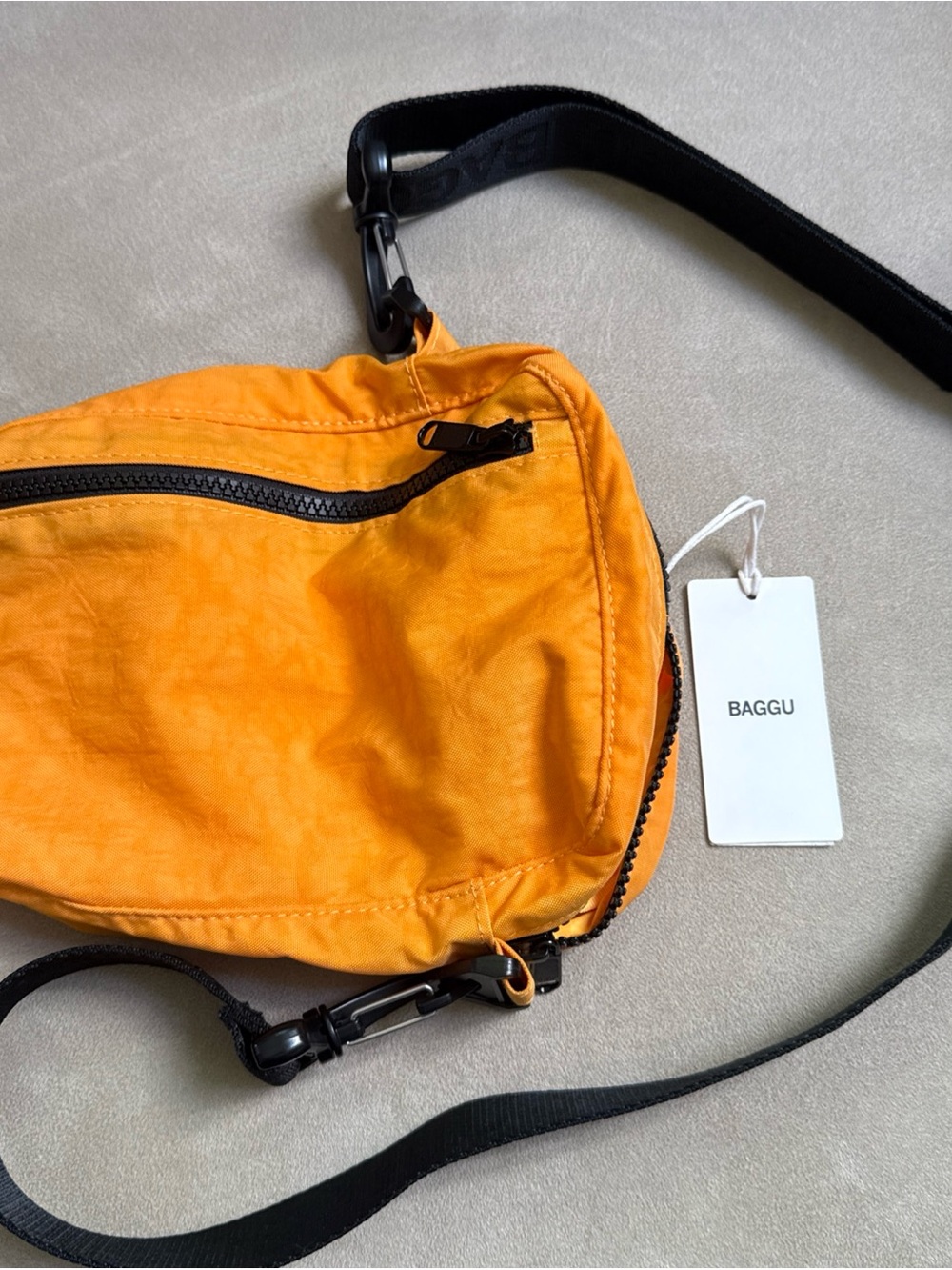 NWT NEW Baggu Orange Crossbody Shoulder Bag Adjustable Black Strap Zipper Accent